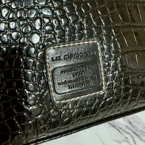 Liz Claiborne black faux alligator purse/bag and wallet - Picture 3 of 16